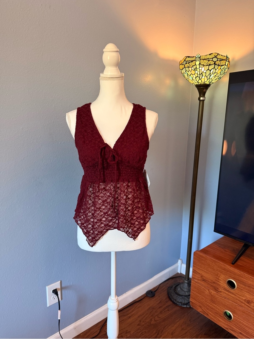 Women's Burgundy Lace Tie-Front Sleeveless Top